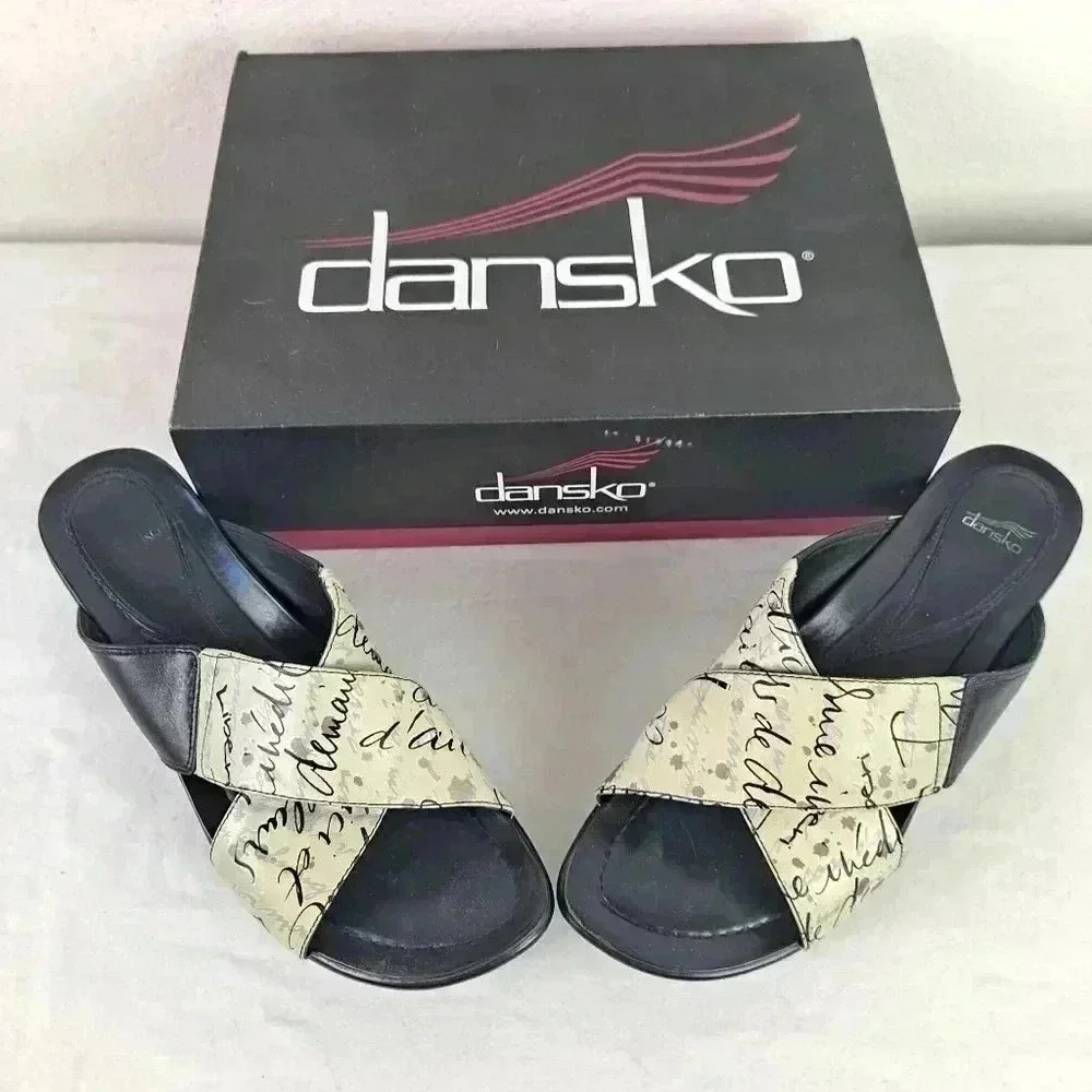 Dansko Ava Print Size 38 with box